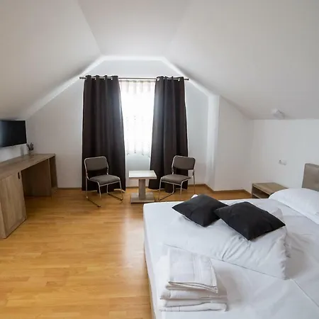 Casa Burduhos Pensión 3*